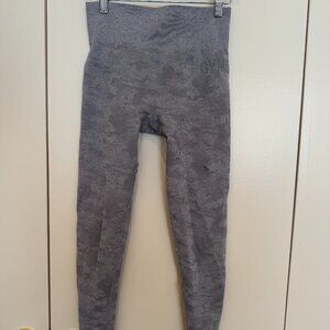 Gymshark Women’s Grey Adapt Camo Seamless Leggings Size M With Butt Scrunch